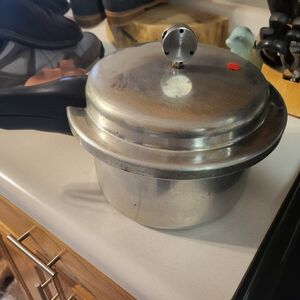 Vintage Mirro-Matic Pressure Cooker M-0294 Aluminum 4 Qt.